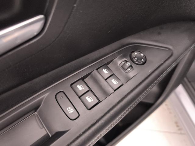 PEUGEOT 3008 usata, con Leve al volante
