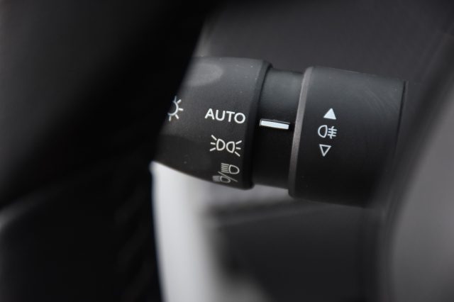 PEUGEOT 208 usata, con Sedile posteriore sdoppiato