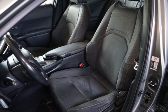 LEXUS UX 250h usata, con Sistema di navigazione