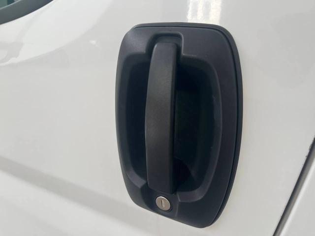 PEUGEOT Boxer usata, con Hill holder