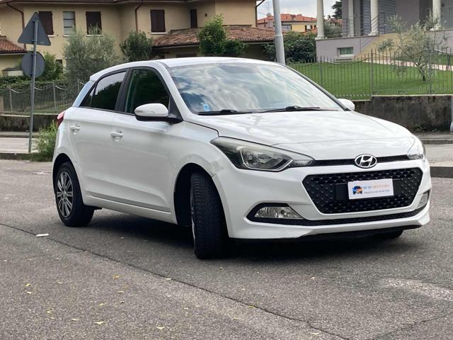 HYUNDAI i20 usata, con Airbag