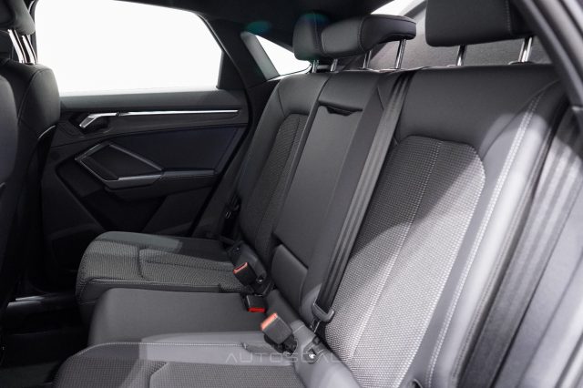 AUDI Q3 usata, con Sensori di parcheggio anteriori