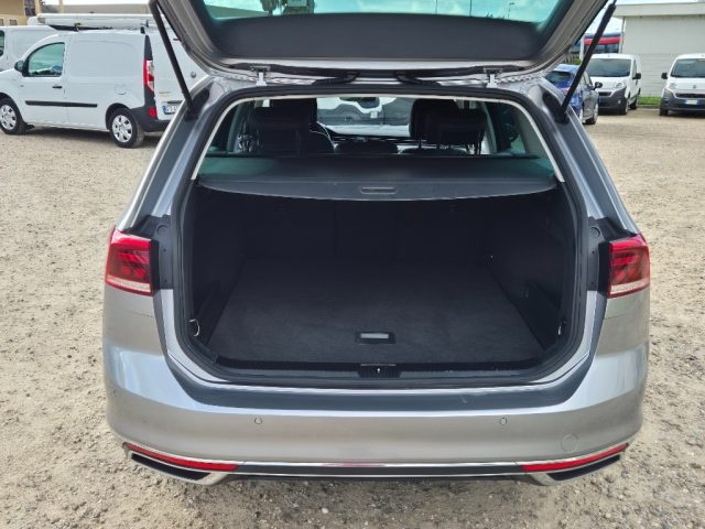 VOLKSWAGEN Passat Variant usata, con ESP