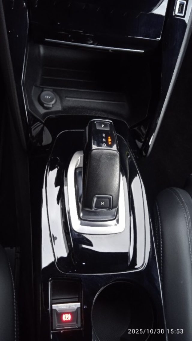 PEUGEOT 2008 usata, con Sistema di navigazione