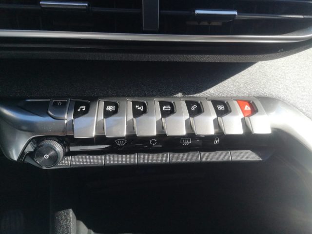 PEUGEOT 3008 usata, con Touch screen