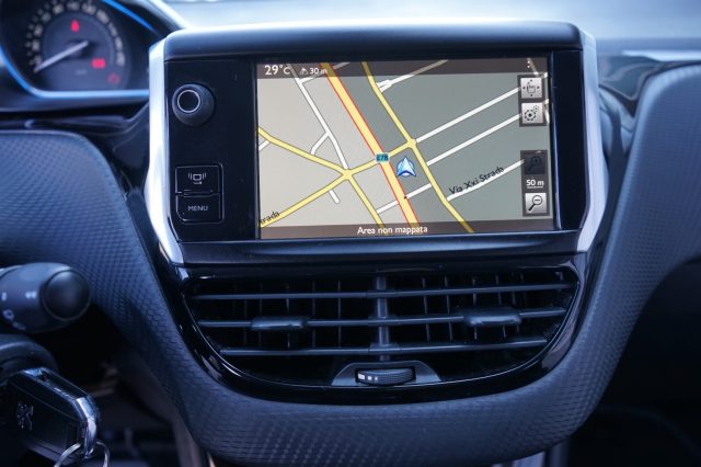 PEUGEOT 2008 usata, con Airbag testa