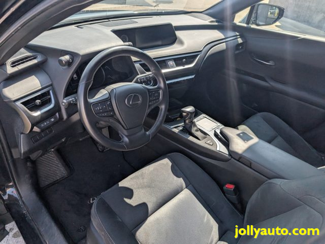 LEXUS UX 250h usata, con Autoradio digitale