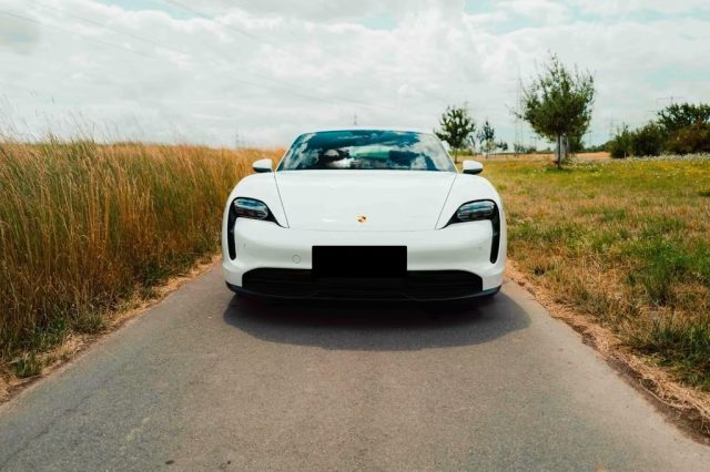 PORSCHE Taycan usata, con Airbag