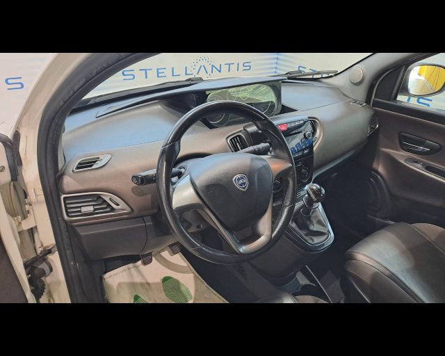 LANCIA Ypsilon usata, con ESP