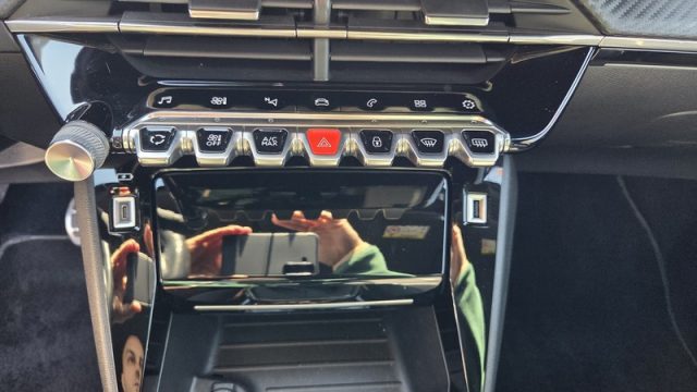 PEUGEOT 2008 usata, con Luci diurne LED
