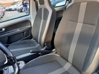 VOLKSWAGEN up! usata, con Sensori di parcheggio posteriori
