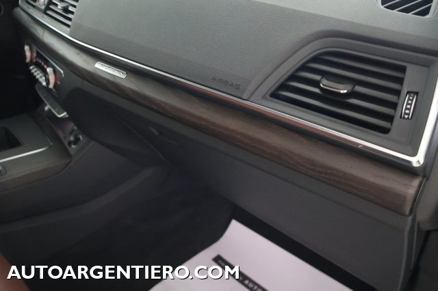 AUDI Q5 usata, con Sensori di parcheggio anteriori