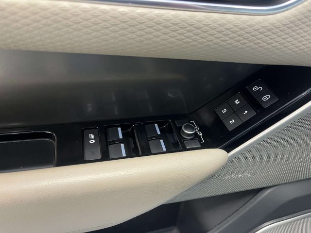 LAND ROVER Range Rover Velar usata, con Interni in pelle