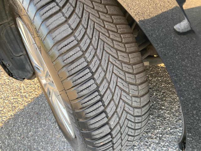 VOLKSWAGEN Golf usata, con USB