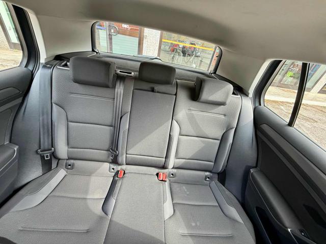 VOLKSWAGEN Golf usata, con USB