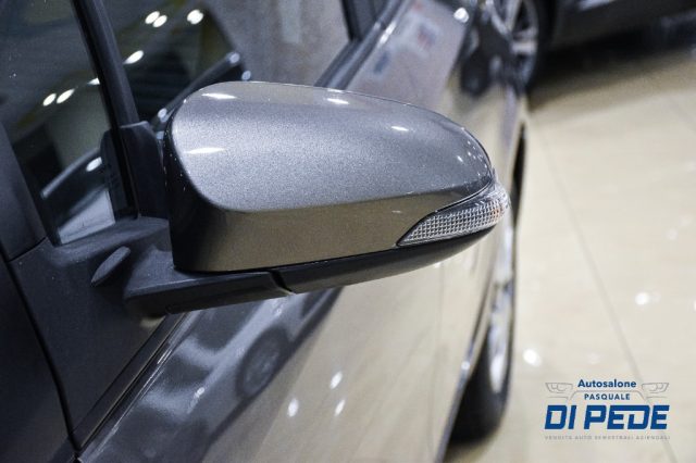 TOYOTA Yaris usata, con Fendinebbia