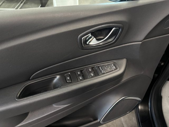RENAULT Captur usata, con Volante in pelle