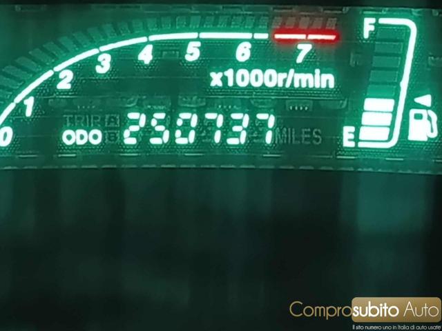 TOYOTA Yaris usata 19