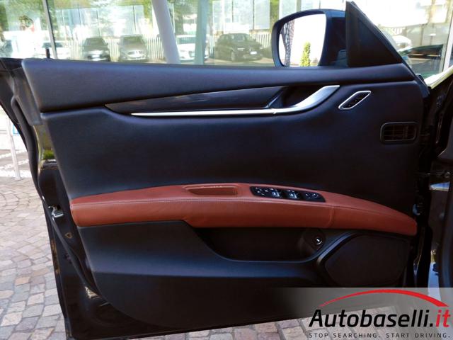 MASERATI Ghibli usata, con Sensori di parcheggio posteriori