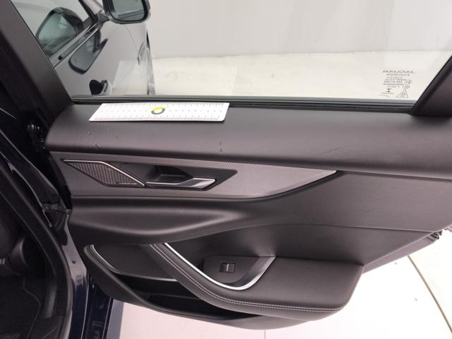 JAGUAR XE usata, con Hill holder
