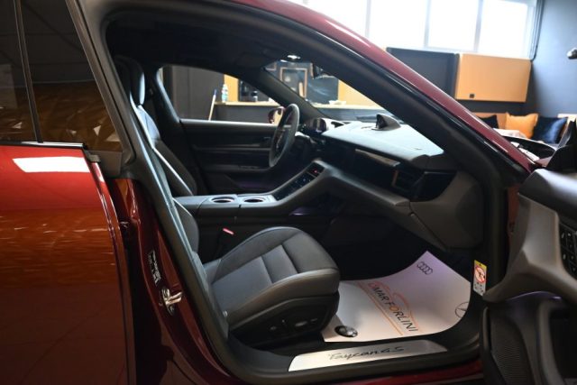 PORSCHE Taycan usata 9