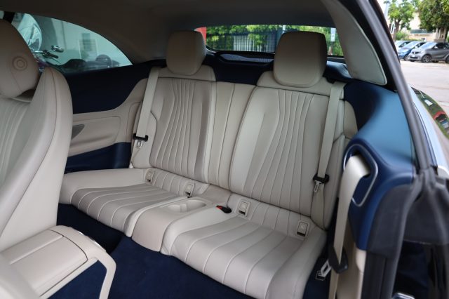 MERCEDES-BENZ E 220 usata, con Sistema di parcheggio automatico