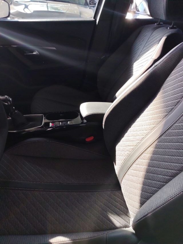 PEUGEOT 2008 usata, con Autoradio digitale