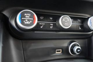 ALFA ROMEO Stelvio usata, con Freno di stazionamento elettrico