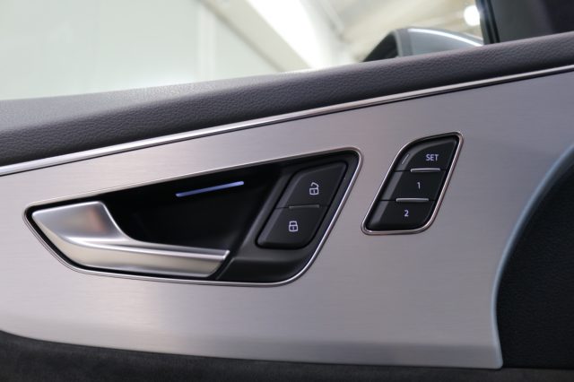 AUDI Q8 usata, con Sensori di parcheggio posteriori