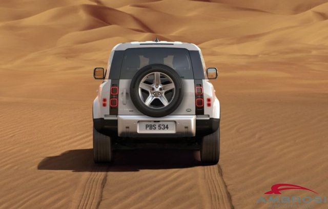 LAND ROVER Defender usata 2