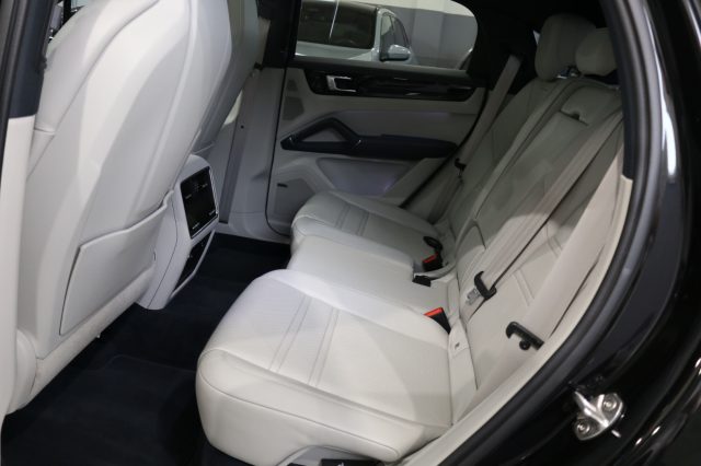 PORSCHE Cayenne usata, con Autoradio digitale