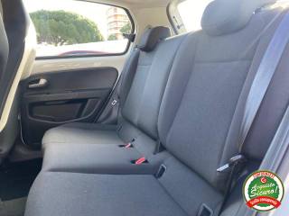 VOLKSWAGEN up! usata, con USB