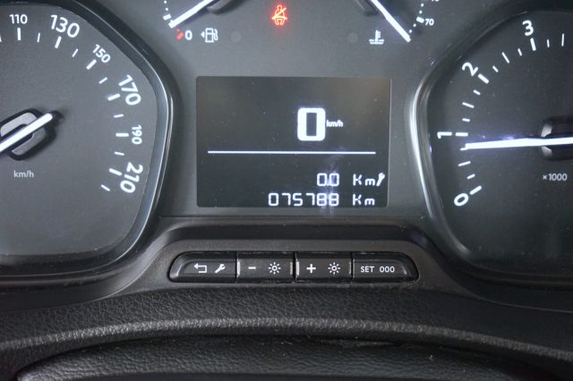 PEUGEOT Traveller usata 35