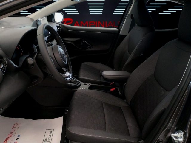 TOYOTA Yaris usata 11
