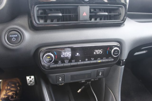 TOYOTA Yaris usata 19