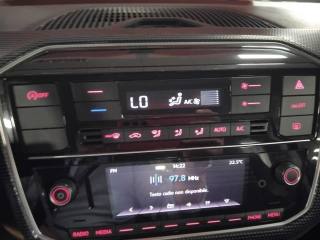 VOLKSWAGEN up! usata, con Frenata d