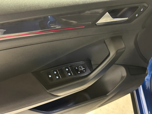 VOLKSWAGEN T-Roc usata, con Lettore CD