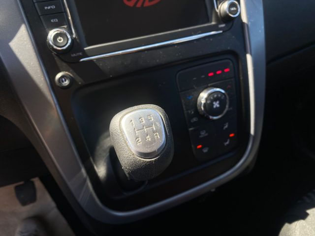 MAHINDRA KUV100 usata, con Airbag Passeggero