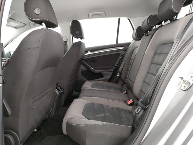 VOLKSWAGEN Golf usata, con USB