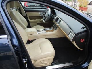 JAGUAR XF usata, con Autoradio