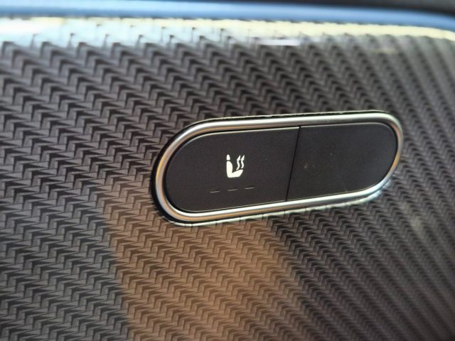 MERCEDES-BENZ GLB 200 usata, con Autoradio digitale