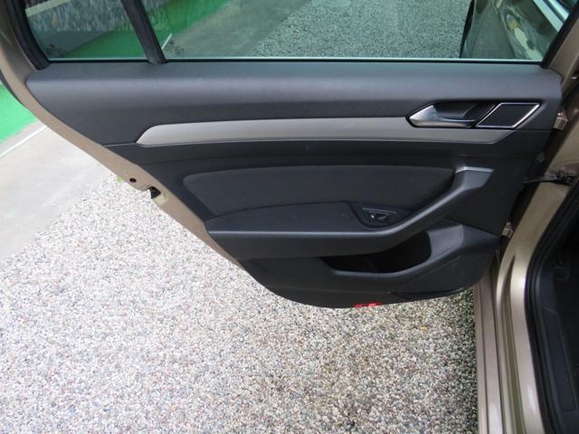 VOLKSWAGEN Passat Variant usata, con Park Distance Control