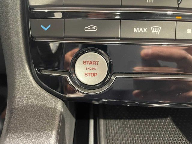 JAGUAR F-Pace usata, con Frenata d