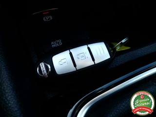 NISSAN Qashqai usata, con Fari LED