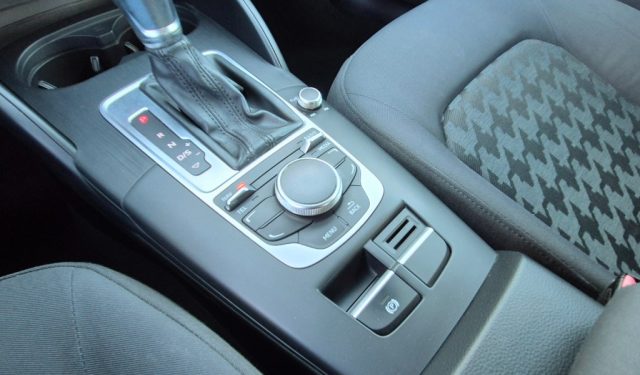 VOLKSWAGEN Golf usata, con Volante multifunzione