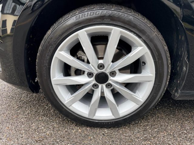 VOLKSWAGEN Golf usata, con Autoradio