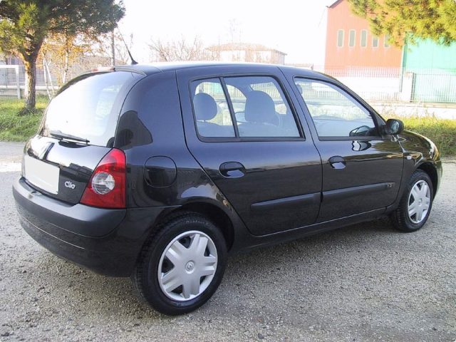 RENAULT Clio usata, con Specchietti laterali elettrici