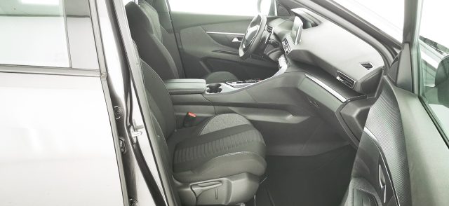 PEUGEOT 5008 usata, con Volante in pelle