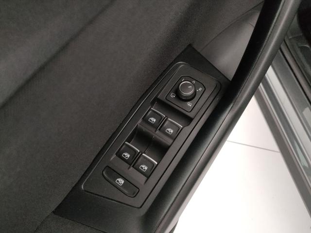 VOLKSWAGEN T-Roc usata, con USB