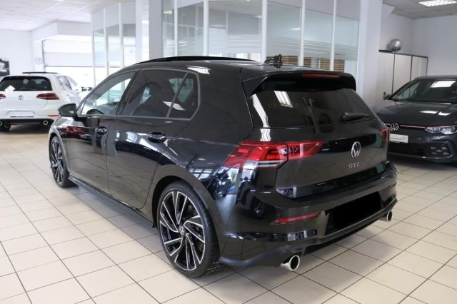 VOLKSWAGEN Golf usata, con Autoradio